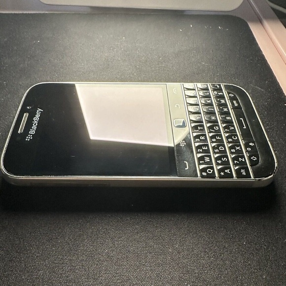 BlackBerry Classic (Bell) - Picture 4 of 6